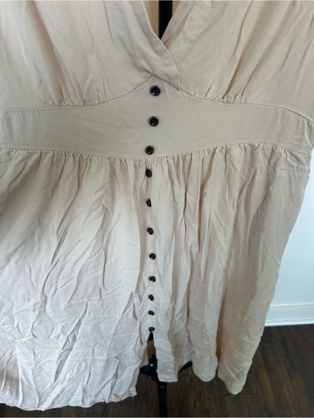 BloomChic Neutral Beige Rayon Tee - Picture 4 of 6
